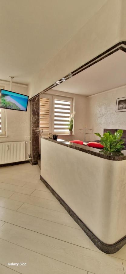 Chill Toronto Apartment Bialystok Luaran gambar