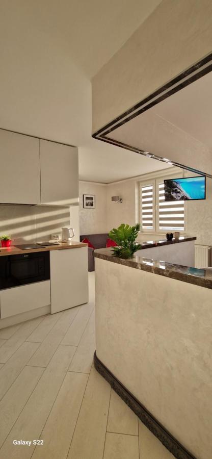 Chill Toronto Apartment Bialystok Luaran gambar